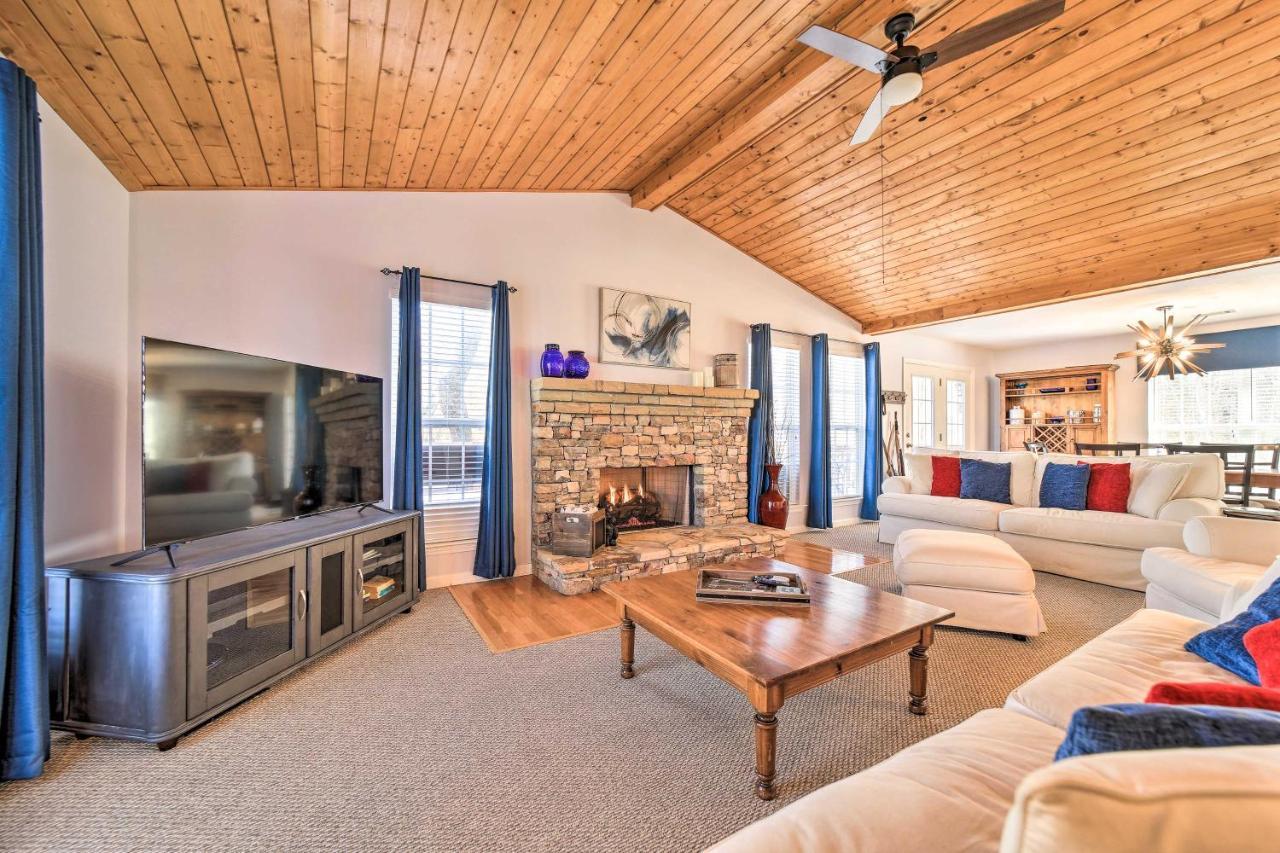 Cozy Sapphire Resort Home With Deck And Mountain Views Exterior photo